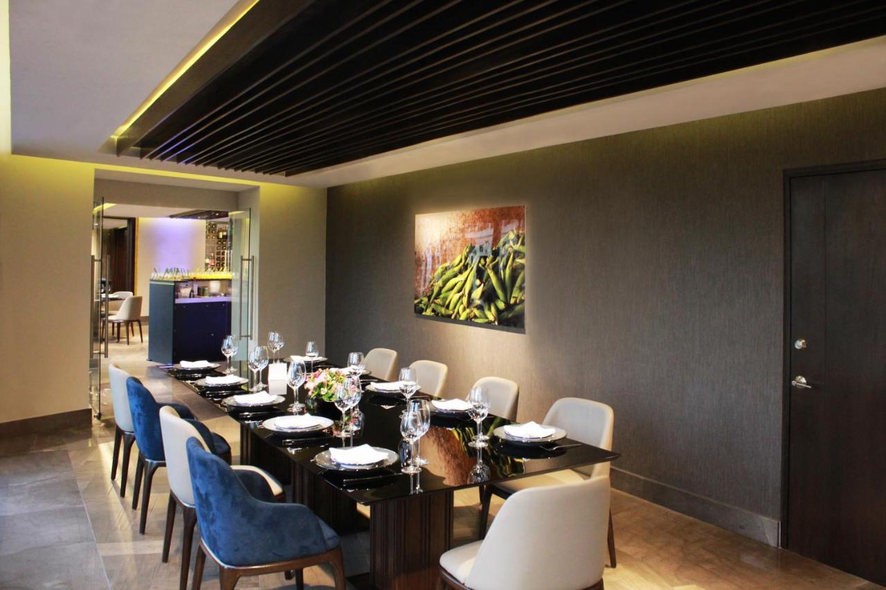 Fiesta Americana Reforma Meksika Dış mekan fotoğraf A private dining room at the restaurant