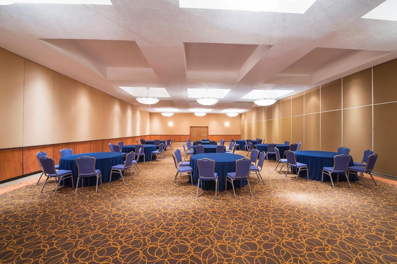 Fiesta Americana Reforma Meksika Dış mekan fotoğraf A meeting room at the hotel