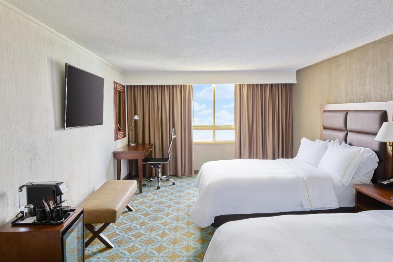 Fiesta Americana Reforma Meksika Dış mekan fotoğraf A guest room at the Hilton San Francisco